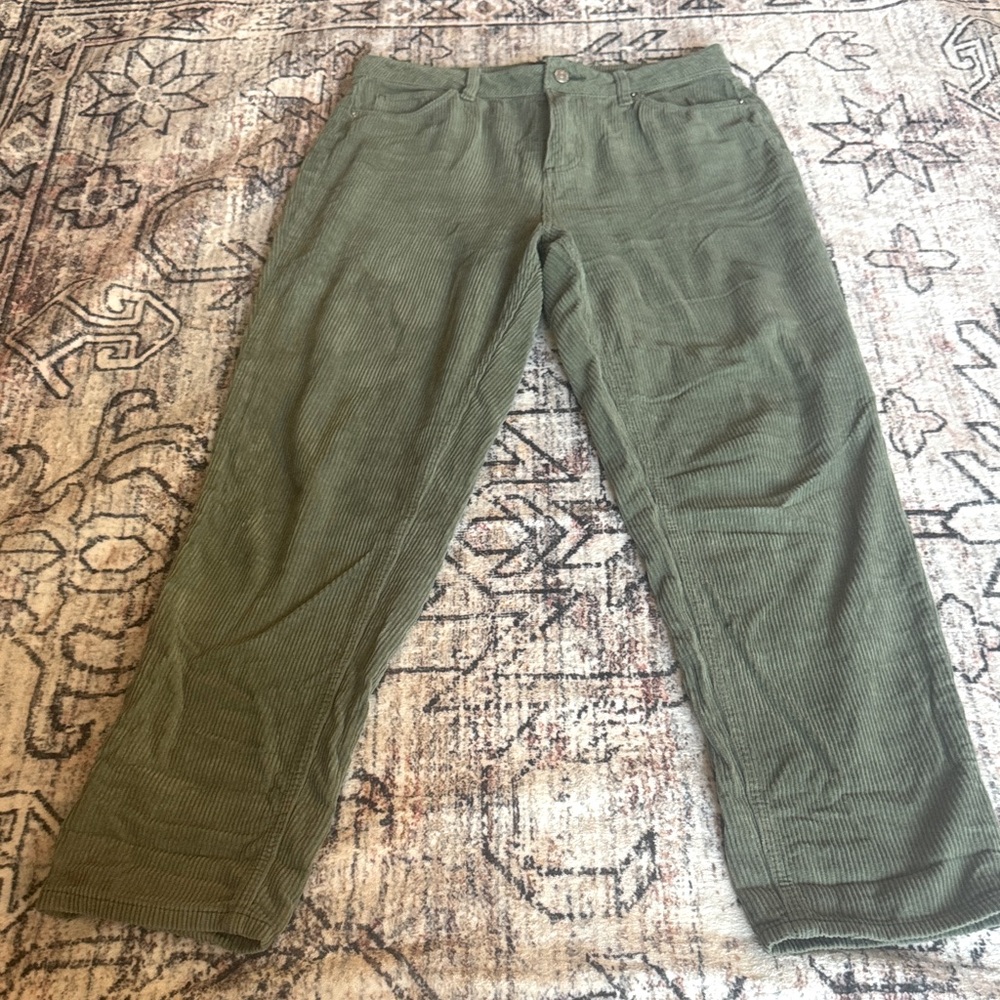 BDG Green Corduroy Mom Jeans 29